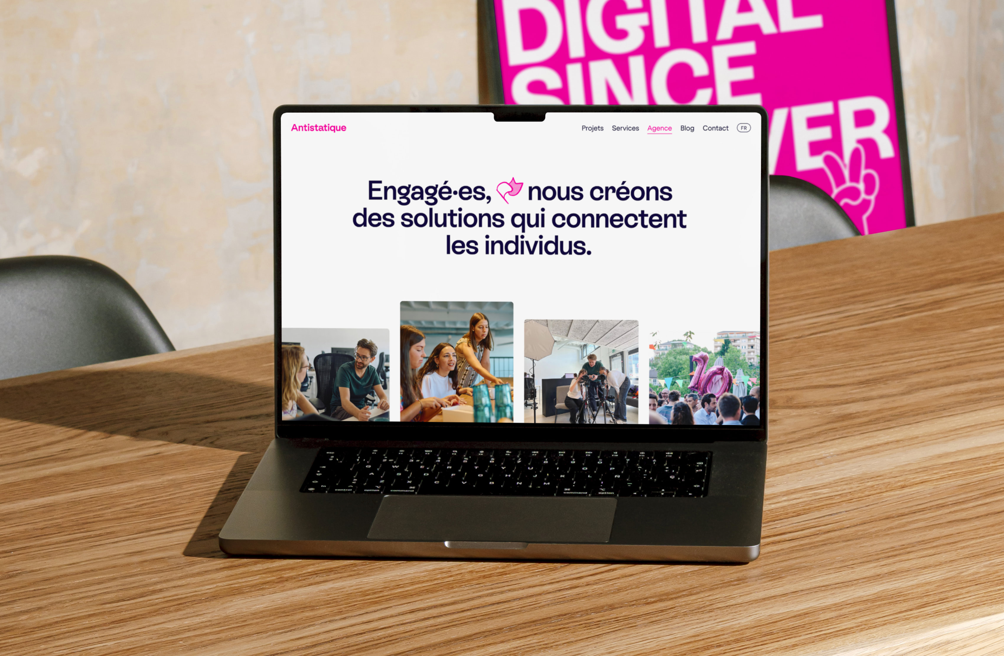 Homepage avec des images plein écran qui défilent.